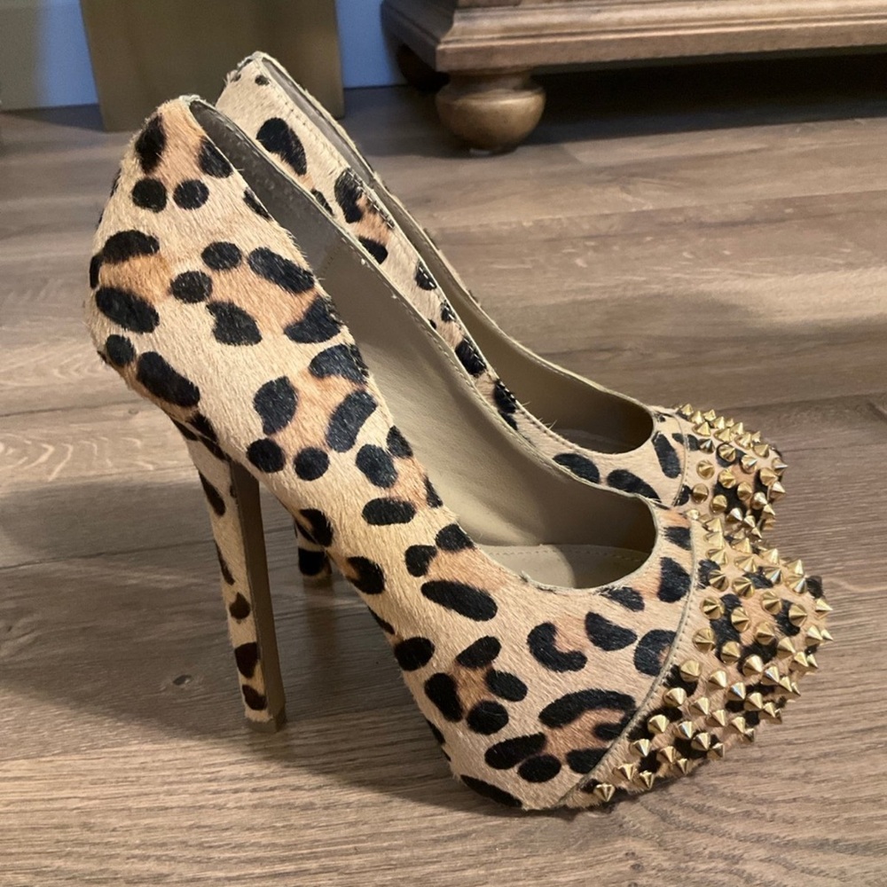 Steve Madden cheetah print cow hair heels with studded toes, 7, NWT! - Picture 3 of 9